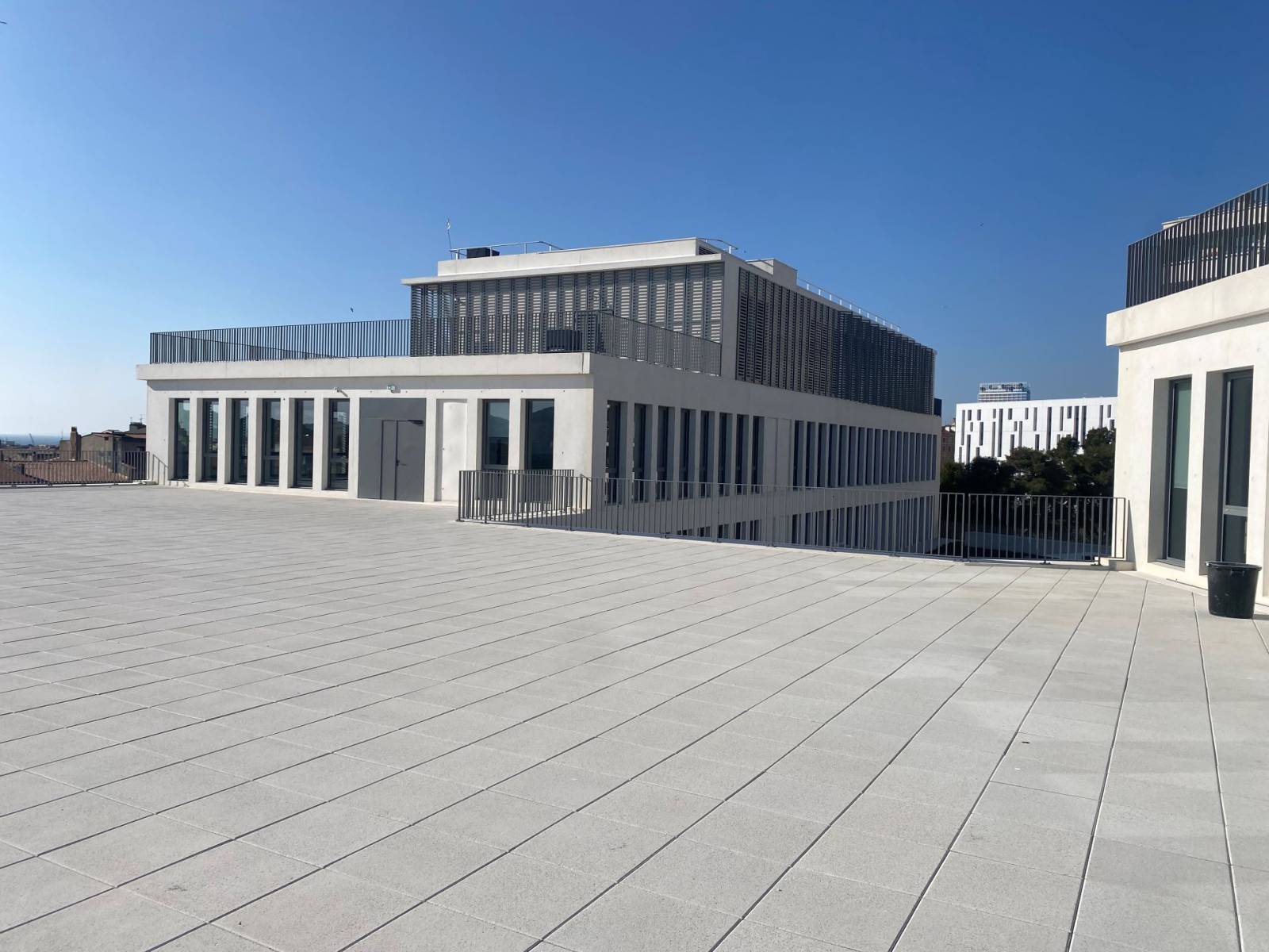 Travaux de Peinture Intérieur de Bureau et marquage parking à Marseille 13002