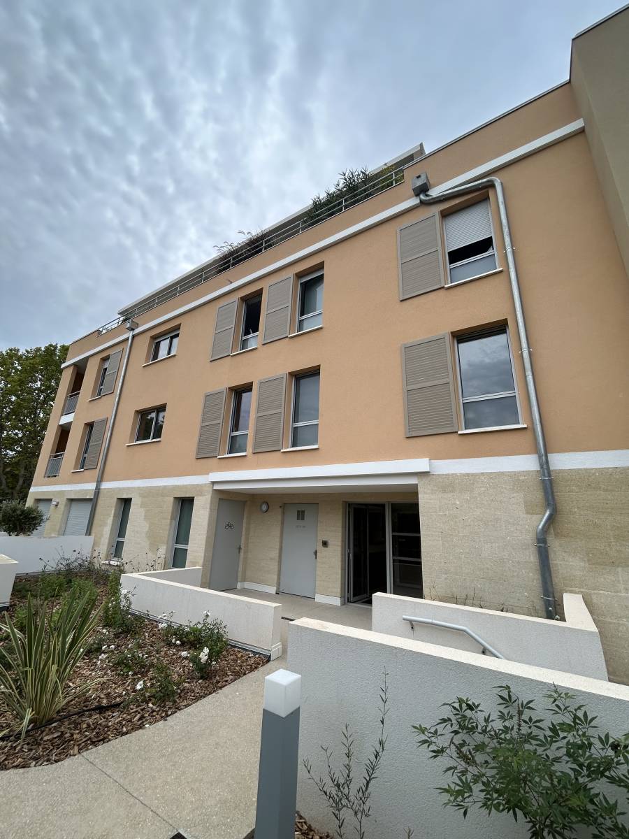 Travaux de peinture des murs et plafonds des logements d'une résidence neuve à Aix-en-Provence dans les Bouches du rhône
