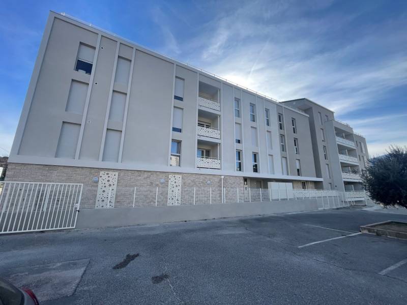 Pose de parement en pierres naturelles sur résidence neuves à Roquevaire