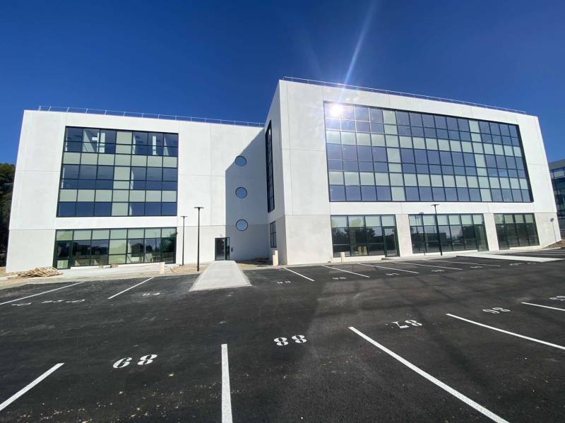 Travaux de revêtement de façade d'une entreprise à La Ciotat